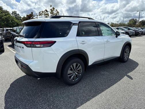 2025 Nissan Pathfinder SV