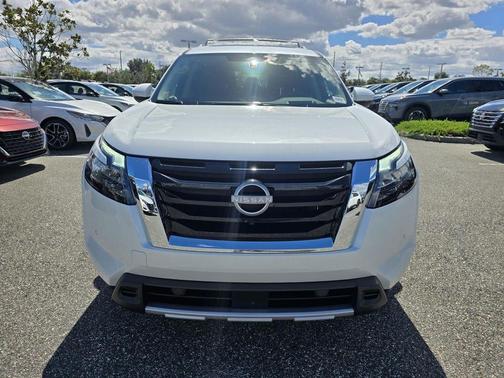 2025 Nissan Pathfinder Platinum