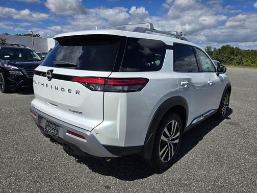 2025 Nissan Pathfinder Platinum