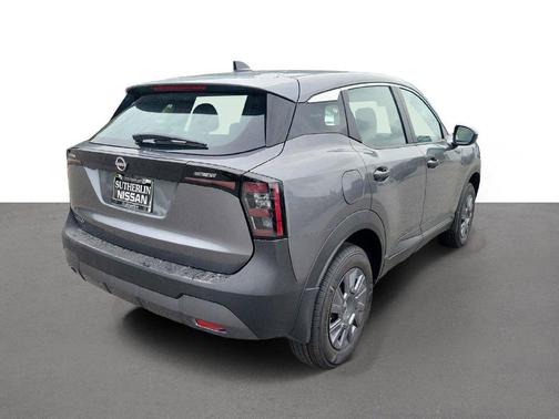 Gun Metallic 2027 Nissan Kicks S