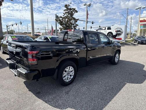 2023 Nissan Frontier SV