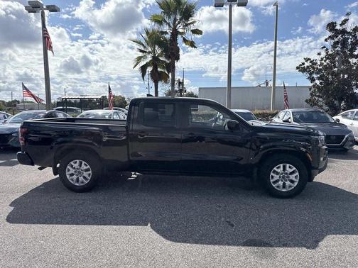 2023 Nissan Frontier SV