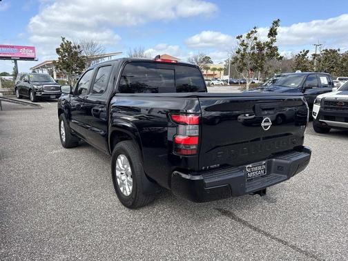 2024 Nissan Frontier SV