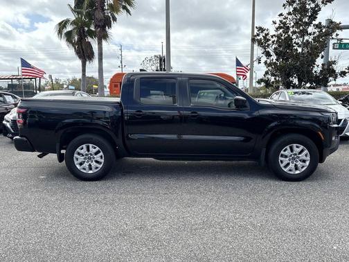 2024 Nissan Frontier SV