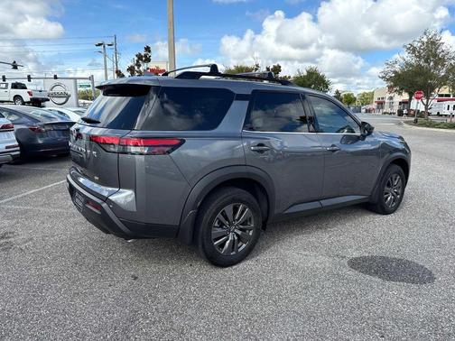 2024 Nissan Pathfinder SV