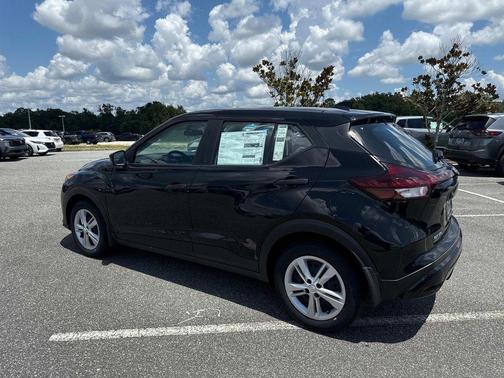 2025 Nissan Kicks Play S