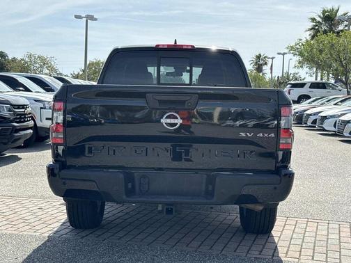 Black 2022 Nissan Frontier SV