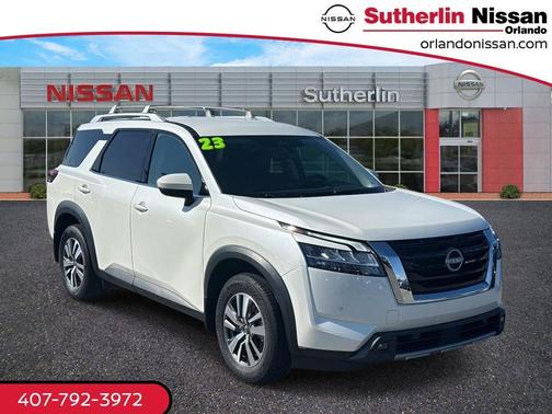 2023 Nissan Pathfinder SL