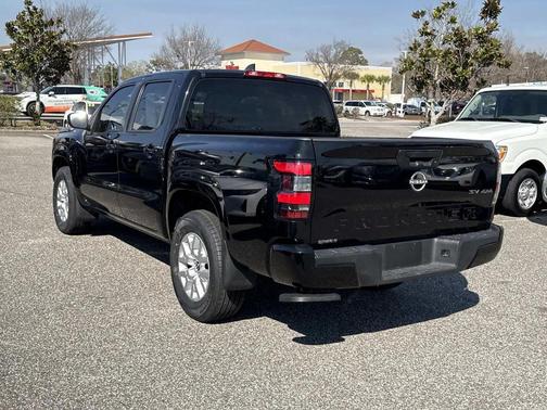 2022 Nissan Frontier SV