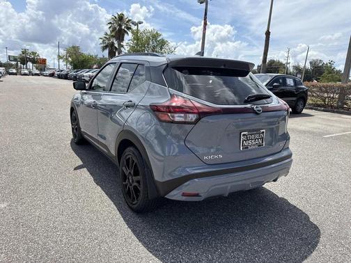 Boulder Gray Metallic 2024 Nissan Kicks SR