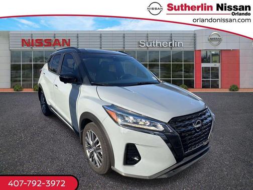 2 Tone Gray / Black 2023 Nissan Kicks SR