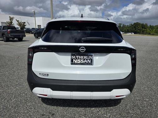 2026 Nissan Kicks SV
