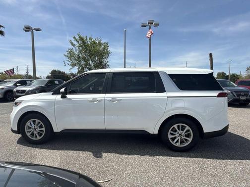Snow White Pearl 2022 Kia Carnival LX