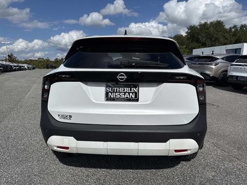 2026 Nissan Kicks SV