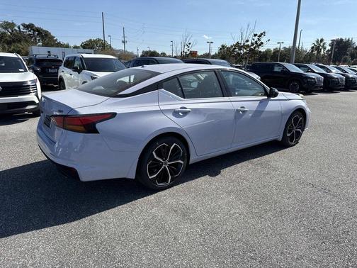 2025 Nissan Altima SR