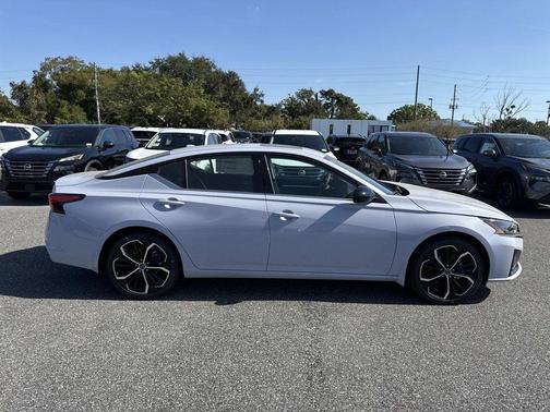 2025 Nissan Altima SR