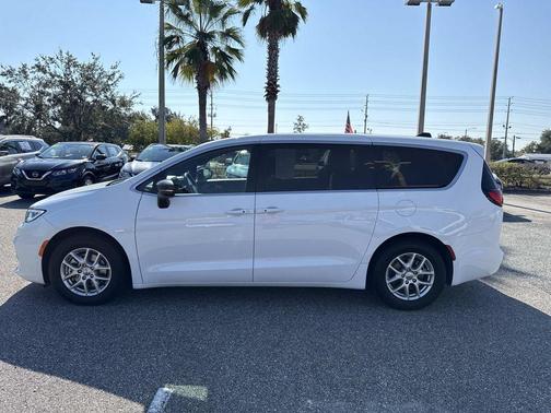 2024 Chrysler Pacifica Touring