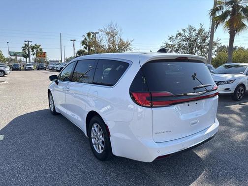 2024 Chrysler Pacifica Touring