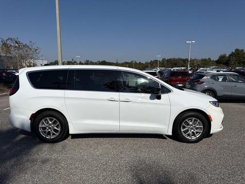 2024 Chrysler Pacifica Touring
