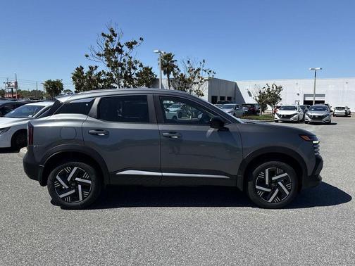 Gun Metallic 2026 Nissan Kicks SV