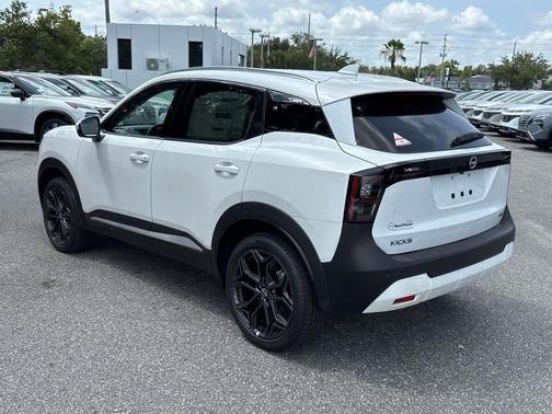 2025 Nissan Kicks SR