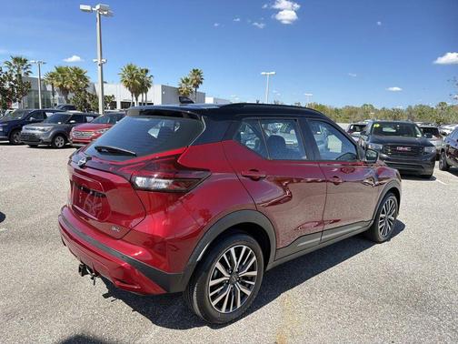 2023 Nissan Kicks SR