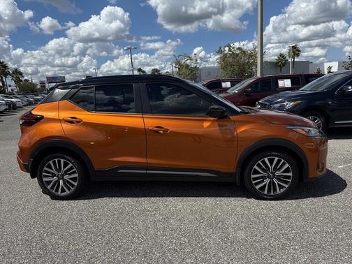 2023 Nissan Kicks SR