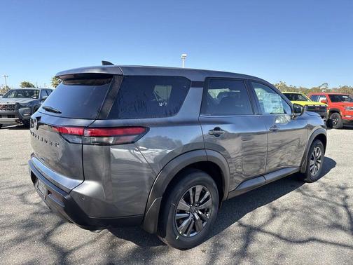 2026 Nissan Pathfinder S