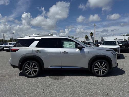 2025 Nissan Pathfinder Platinum