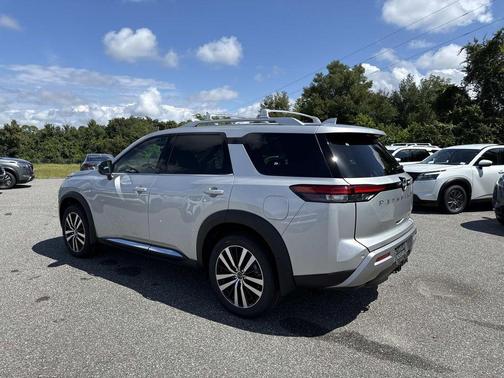 2025 Nissan Pathfinder Platinum