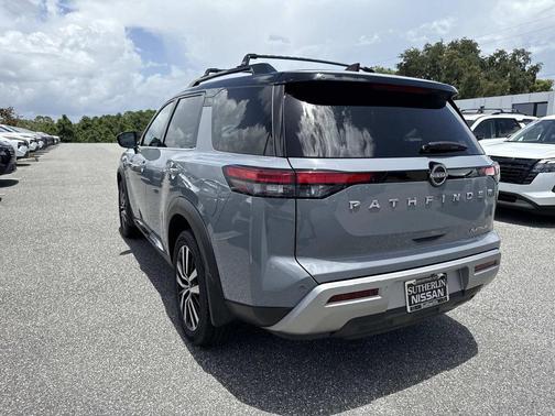2t Gry Blk Roof 2024 Nissan Pathfinder Platinum