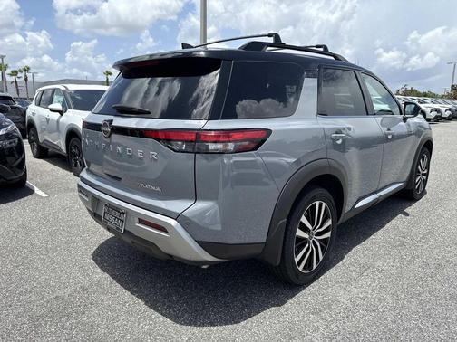 2t Gry Blk Roof 2024 Nissan Pathfinder Platinum
