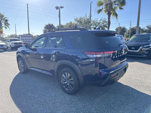 2024 Nissan Pathfinder SV