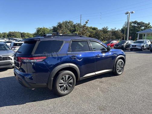 2024 Nissan Pathfinder SV