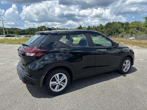 2025 Nissan Kicks Play S