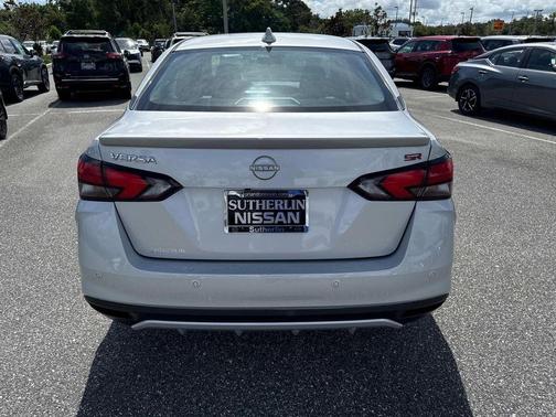 2025 Nissan Versa 1.6 SR