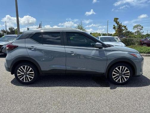 2022 Nissan Kicks SV