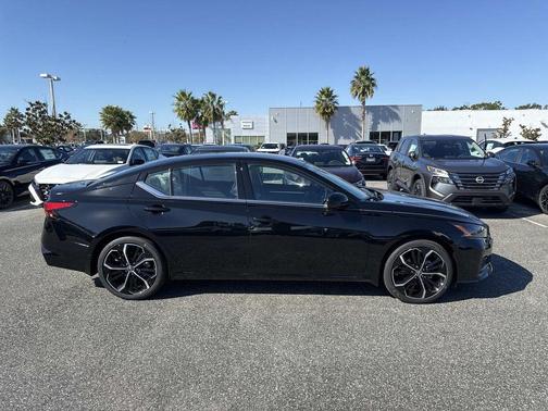 2025 Nissan Altima SR