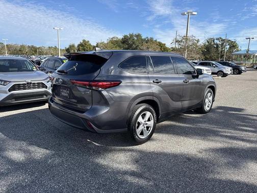 2022 Toyota Highlander L