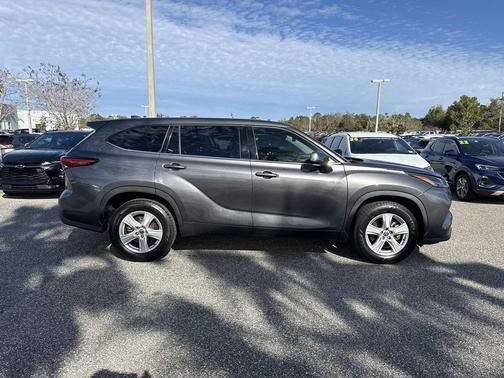 2022 Toyota Highlander L