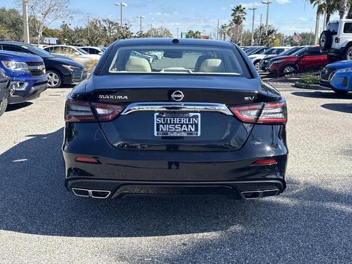 2023 Nissan Maxima SV