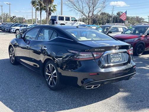 2023 Nissan Maxima SV