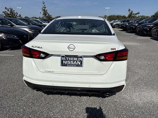 2025 Nissan Altima SR