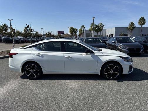 2025 Nissan Altima SR