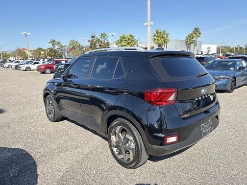 2025 Hyundai VENUE SEL