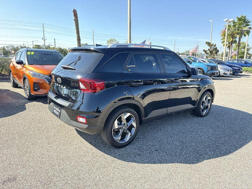 2025 Hyundai VENUE SEL