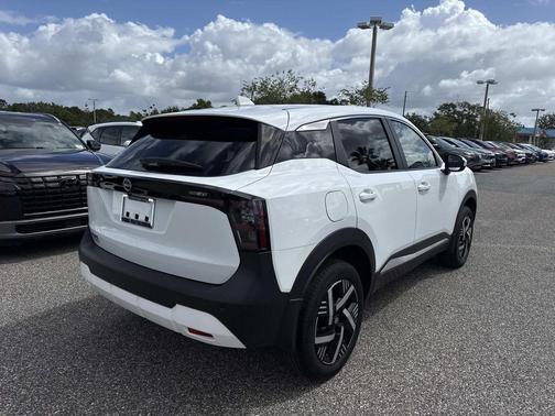 Fresh Powder 2025 Nissan Kicks SV