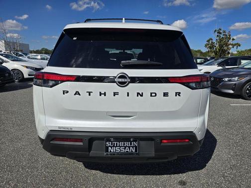 2025 Nissan Pathfinder SV