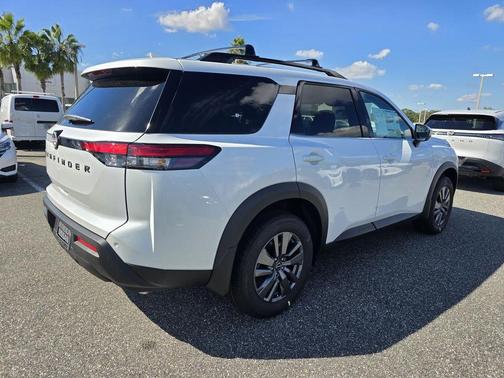 2025 Nissan Pathfinder SV