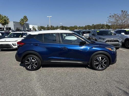 2019 Nissan Kicks SR